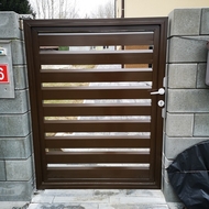 Hliníková vstupní branka s lakovanou výplní AZTEC (RAL 8014), zakázková výroba FL BRÁNY (ilustrační foto)
 Hliníková vstupní branka s lakovanou výplní AZTEC (RAL 8014), zakázková výroba FL BRÁNY (ilustrační foto)