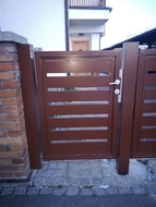 Hliníková vstupní branka s lakovaná výplň TRAIN (RAL 8014), zakázková výroba FL BRÁNY (ilustrační foto) Hliníková vstupní branka s lakovaná výplň TRAIN (RAL 8014), zakázková výroba FL BRÁNY (ilustrační foto)