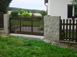 Hliníková posuvná brána STANDARD s výplní HAVANA s lakovÁním - RAL8014, zakázková výroba FL BRÁNY Hliníková posuvná brána STANDARD s výplní HAVANA s lakovÁním - RAL8014, zakázková výroba FL BRÁNY