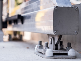 Detail nosné konstrukce hliníkové konstrukce posuvné brány značky FL BRÁNY