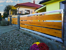 Hliníková posuvná brána značky FL BRÁNY 