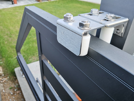 Hliníkové sloupky a plotová pole značky FL BRÁNY