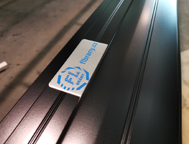 Detail lakované kontrukce posuvné hliníkové brány značky FL BRÁNY