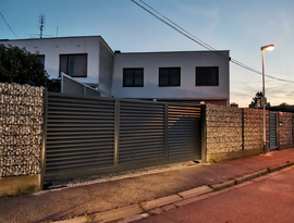 Automatická hliníková posuvná brána, plotová pole, branka, elektrický pohon. Zakázková výroba FL BRÁNY.