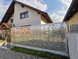 Automatická hliníková posuvná brána, plotová pole, branka, elektrický pohon. Zakázková výroba FL BRÁNY.