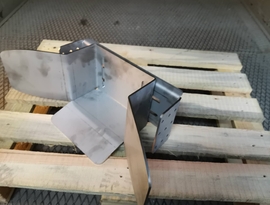 Detail spodní kapsy posuvné hliníkové brány BIG BOSS, zakázková výroba FL BRÁNY.