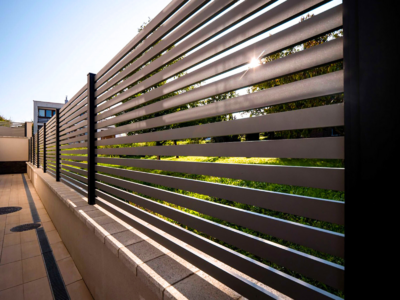 Proč zvolit hliníkovou bránu oproti kované (ocelové)?