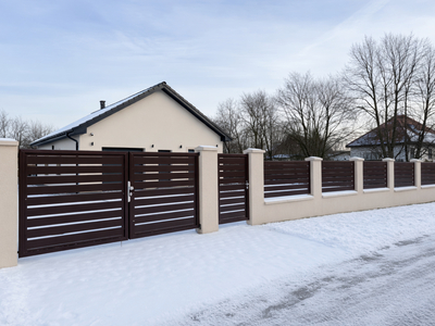 Vyplat&iacute; se levn&aacute; br&aacute;na z hobby marketu, nebo raději br&aacute;na na m&iacute;ru?