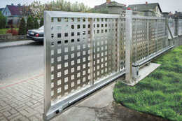 Posuvná brána STANDARD, šířka 500 cm, výška 150 cm,  lakovaný rám, výplň Alsquare bez laku