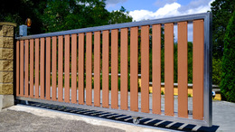 Posuvná brána STANDARD, šířka 500 cm, výška 120 cm,  lakovaný rám, výplň Pilwood lakovaná