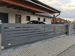 Posuvná brána STANDARD, šířka 500 cm, výška 100 cm,  lakovaný rám, výplň Train bez laku